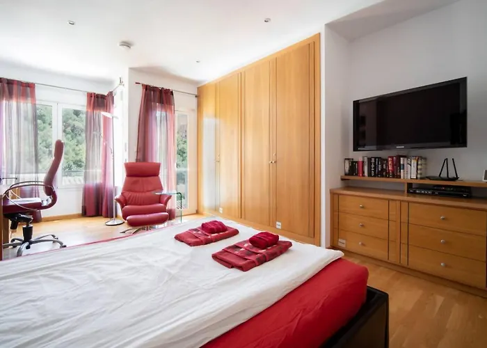 House With Jacuzzi And Sauna