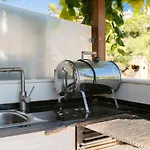 House With Jacuzzi And Sauna Дом отдыха