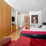 House With Jacuzzi And Sauna