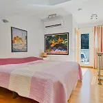 House With Jacuzzi And Sauna