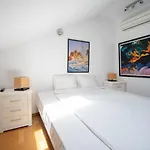 House With Jacuzzi And Sauna Дом отдыха *