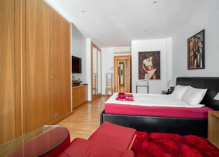 House With Jacuzzi And Sauna