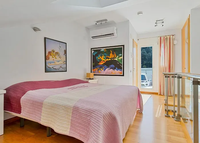 House With Jacuzzi And Sauna